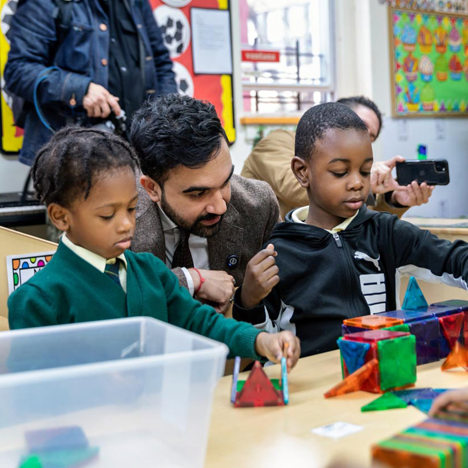 Mayor-elect Zohran-Mamdani helping students at FOCH